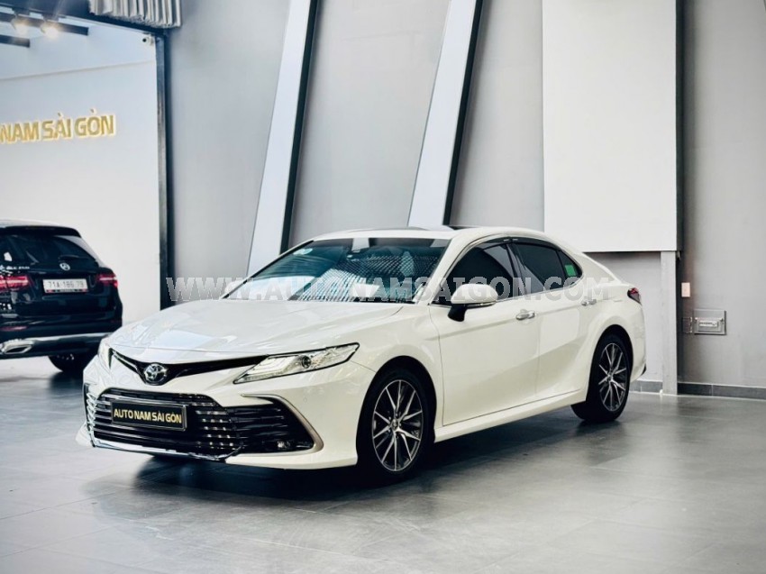 Toyota Camry 2.0Q 2023