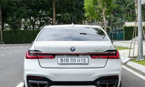 Xe BMW 7 Series 730Li 2015