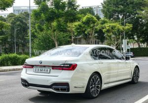Xe BMW 7 Series 730Li 2015