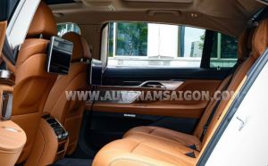 Xe BMW 7 Series 730Li 2015