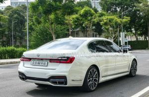 Xe BMW 7 Series 730Li 2015