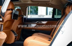 Xe BMW 7 Series 730Li 2015