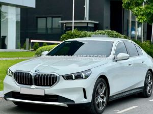 Xe BMW 5 Series 520i Premium 2025