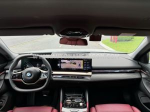 Xe BMW 5 Series 520i Premium 2025